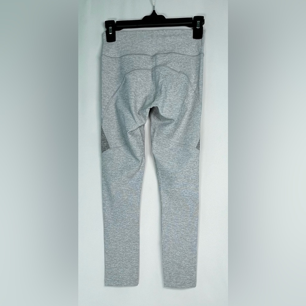 Outdoor Voices  Women’s Size XS  Warmup Leggings Dove Ash 3/4 Two Tone - Picture 5 of 7